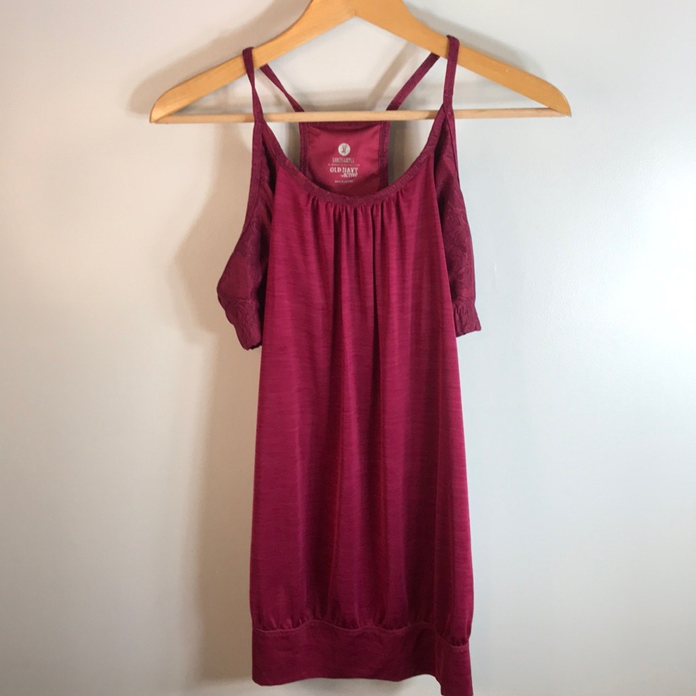 Old Navy Active Workout Top with Built-in Bra Size Medium